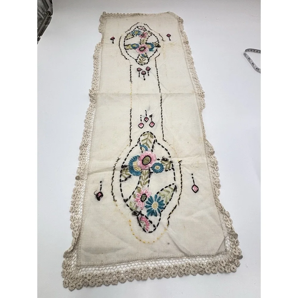 Vintage Hand Embroidered Table‎ Runner Crochet Lace Trim Floral 34x13 Read##